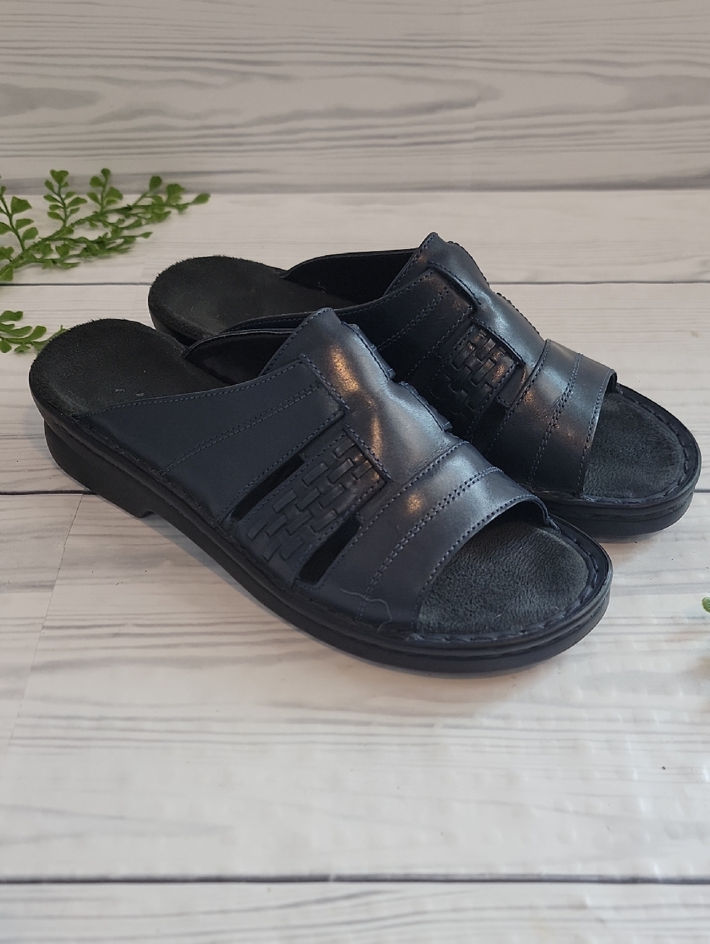 Clarks Black Women's Leather Slide Sandals with Woven Strap Accent